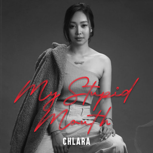 女人扒口尿给男人摸
