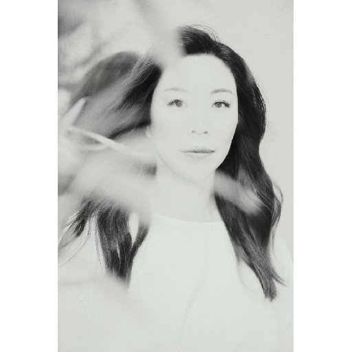 女人扒口尿给男人摸
